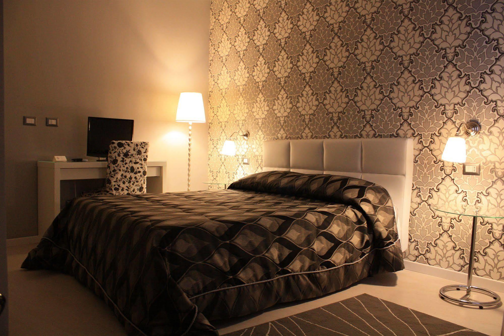 Sami Luxury Rooms 3 8 0 7 9 4 9 2 5 3 Syracuse Luaran gambar