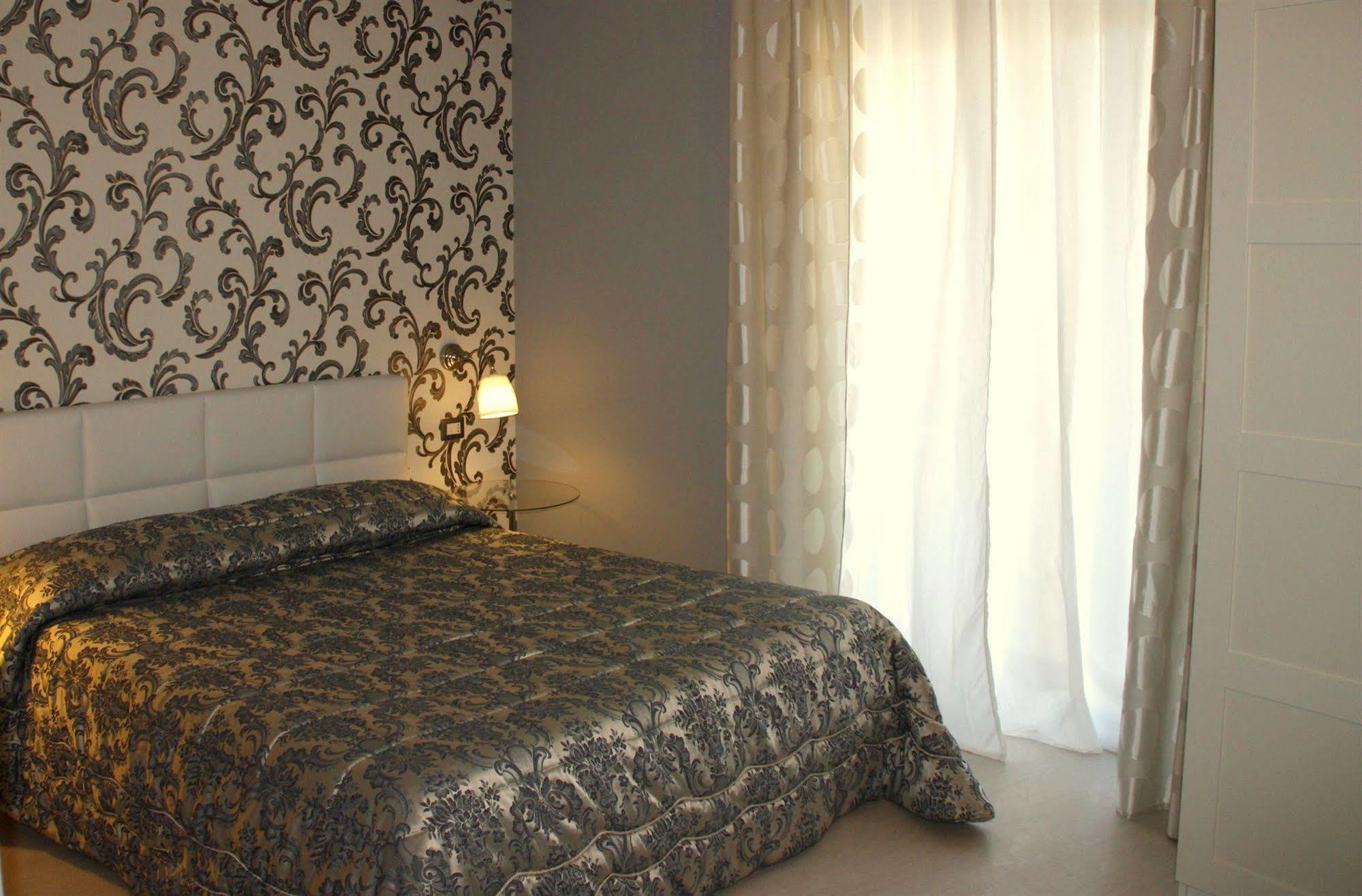 Sami Luxury Rooms 3 8 0 7 9 4 9 2 5 3 Syracuse Luaran gambar
